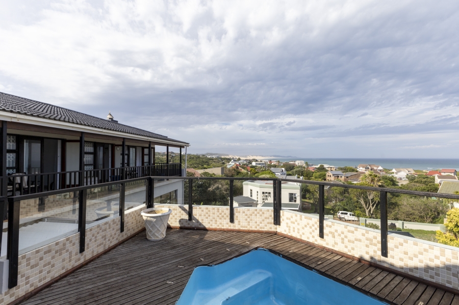 8 Bedroom Property for Sale in West Beach Eastern Cape